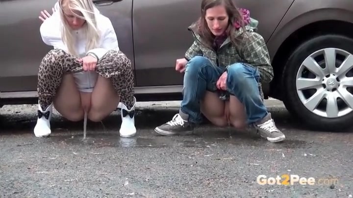 Girls Peeing Public Pants Down